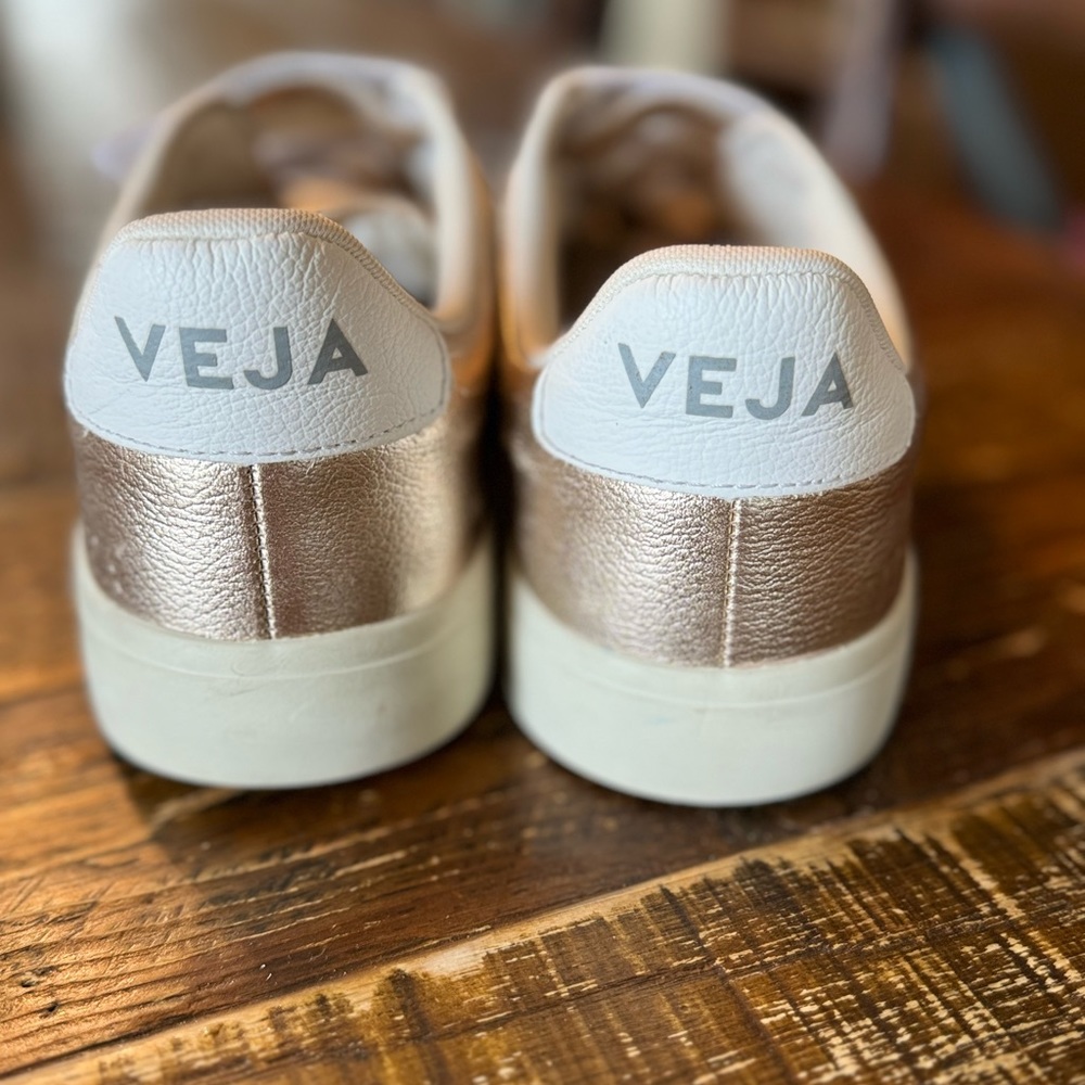 VEJA
Recife Metallic Grip-Trio Court Sneakers